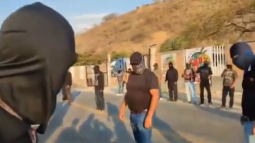 VIDEO: Supuestos autodefensas de Motozintla, Chiapas, rechazan montaje en retén a Claudia Sheinbaum