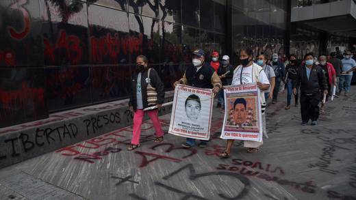 ‘Mentira histórica’ de caso Ayotzinapa se creó con tortura, falsedad y millones de pesos: FGR