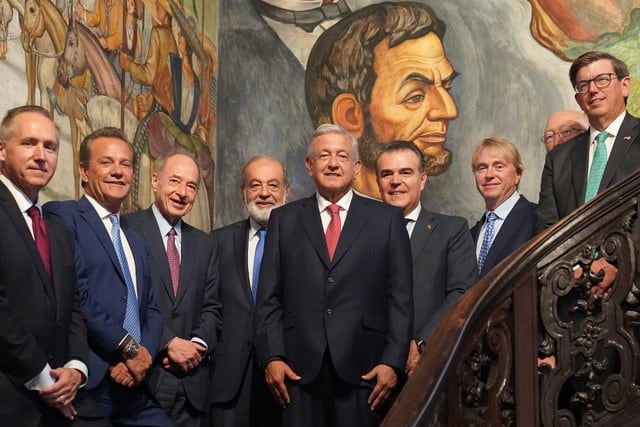 AMLO AND BUSINESSMEN FROM MEXICO AND THE UNITED STATES AT THE CULTURAL INSTITUTE OF MEXICO IN WASHINGTON