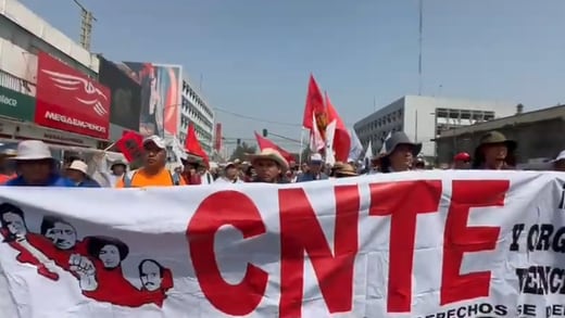 Plantón de la CNTE se quedará en el Zócalo pero permitirán acceso de marcha de la Marea Rosa