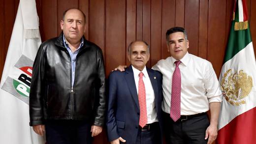 Alejandro Moreno presenta a Manuel Añorve como nuevo coordinador del PRI tras golpe a Miguel Ángel Osorio Chong