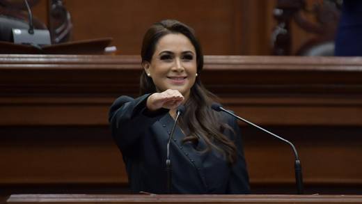 Tere Jiménez rinde protesta como la primera gobernadora de Aguascalientes
