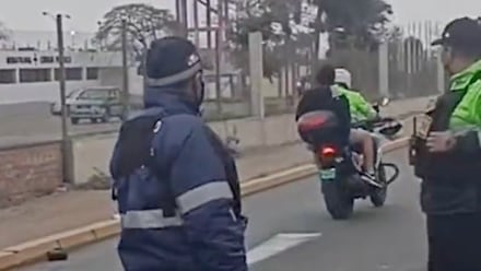 Policía le da 'ride' en moto a joven para que llegue a tiempo a su examen  de admisión