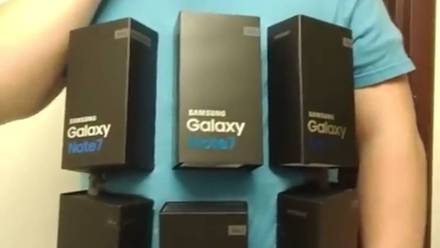 Las cajas de Galaxy Note 7 que se usaron para el disfraz.
