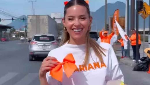 Mariana Rodríguez su sube a la tendencia coquette con moños naranja en Monterrey