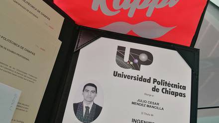 Un orgulloso repartidor de Rappi celebra haber conseguido su título universitario