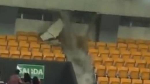 VIDEO: Tormenta en Aguascalientes inunda estadio durante partido y tira espectacular