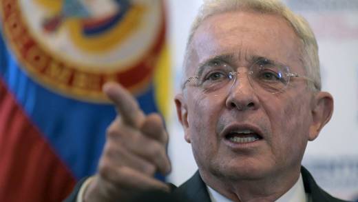 ¿Quién es Álvaro Uribe, ex presidente de Colombia que enfrenta un juicio y podría pasar 12 años en la cárcel?