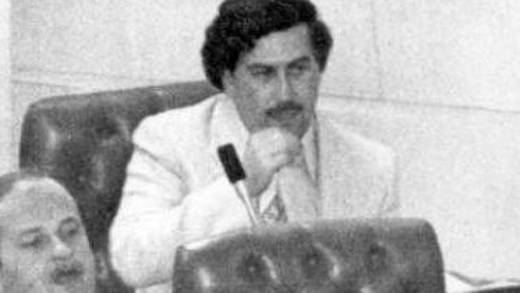 El general Óscar Naranjo narra en nuevo libro aciertos y peripecias detrás de “El derrumbe de Pablo Escobar”