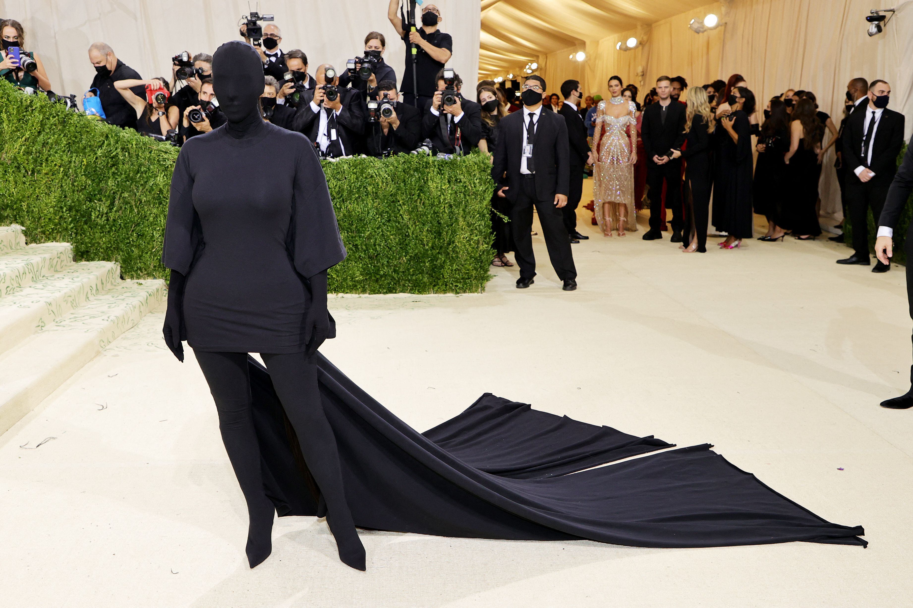 Kim Kardashian luce su excéntrico vestido negro en el Met Gala 2021 (FOTOS) Kim Kardashian luce su excéntrico vestido negro en el Met Gala 2021 (FOTOS)