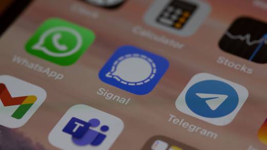 ¿Por qué Apple ya no deja descargar WhatsApp y Telegram en China? Las razones son bastante tenebrosas