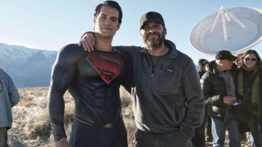 Zack Snyder felicita a Henry Cavill por su regreso como Superman