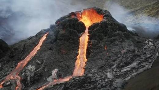 VIDEO: Despierta volcán tras 800 años; erupción provoca ríos de lava en Islandia