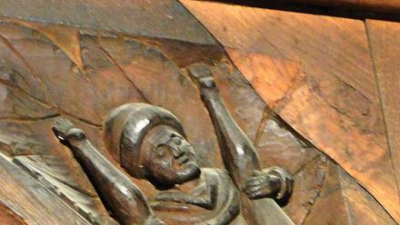 Esta figura tallada en madera fue descubierta en una Iglesia