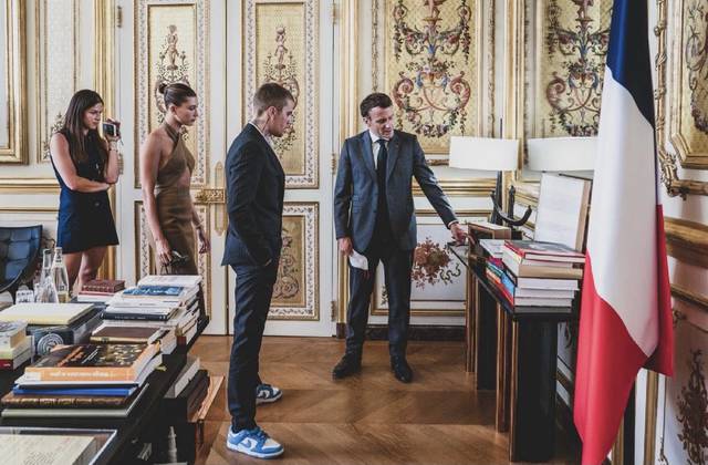 Emmanuel Macron recibe a Justin Bieber en el Eliseo de París