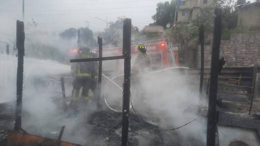 VIDEO: Arde asentamiento irregular en Santa Fe, en la alcaldía Álvaro Obregón de CDMX