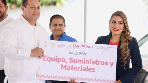 Evelyn Salgado entregó equipo para fortalecer la seguridad en Guerrero