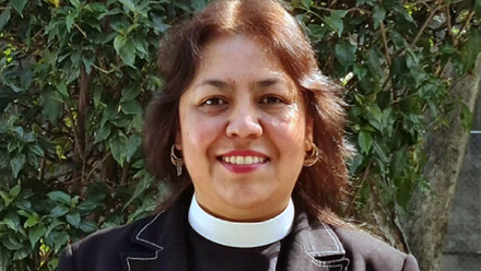 Obispa Alba Sally Sue Hernández