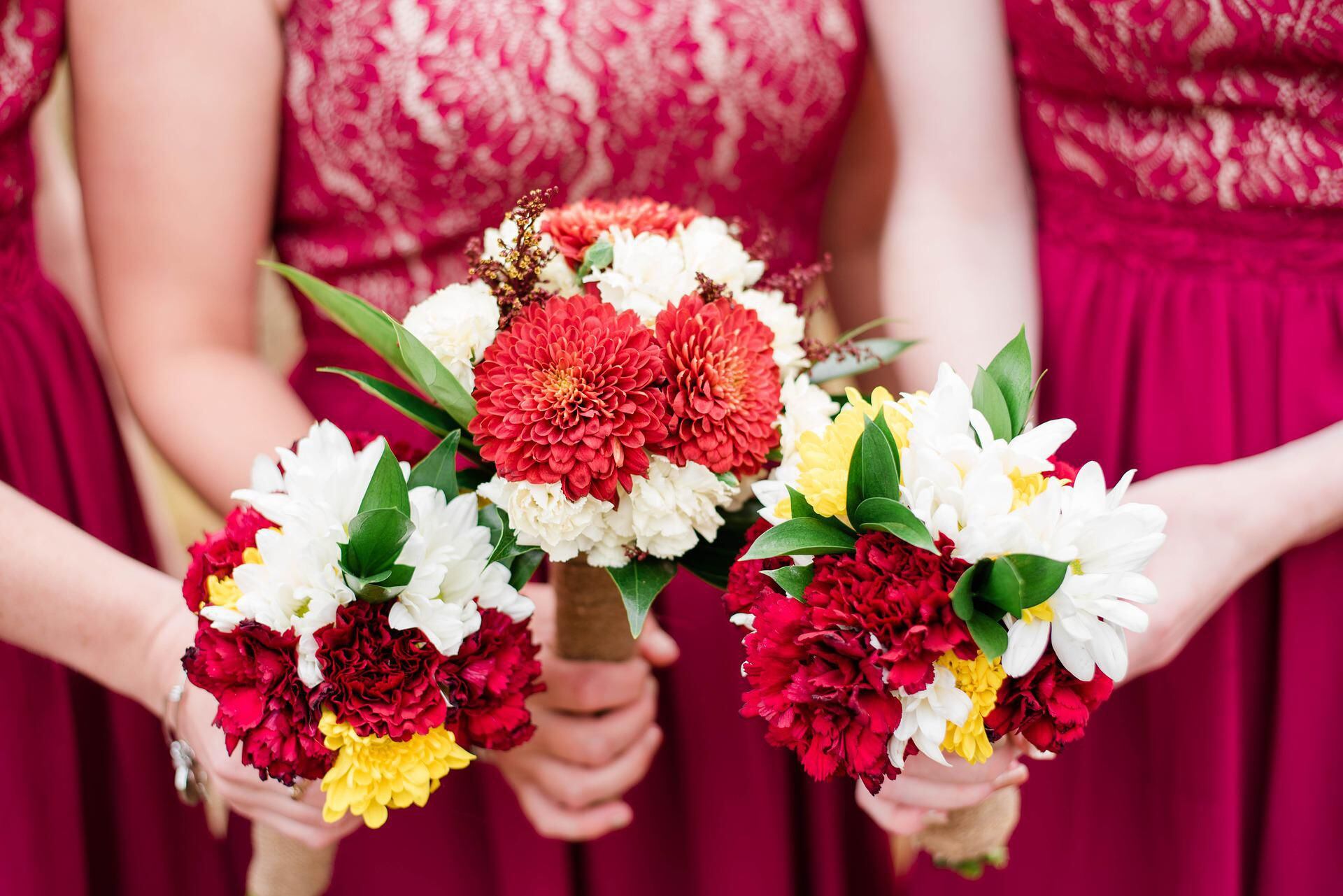 La corren de una boda por traer un vestido rojo y abre debate en redes La corren de una boda por traer un vestido rojo y abre debate en redes
