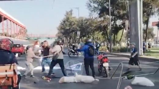 ¿Qué pasó en Calzada Ignacio Zaragoza hoy 20 de mayo? Captan pelea entre motociclistas y manifestantes