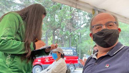 Felipe Calderón recibe segunda dosis de vacuna Pfizer