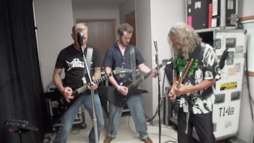 Metallica cumple el sueño de “Eddie” tocando ‘Master of Puppets’ junto a Joseph Quinn (VIDEO)