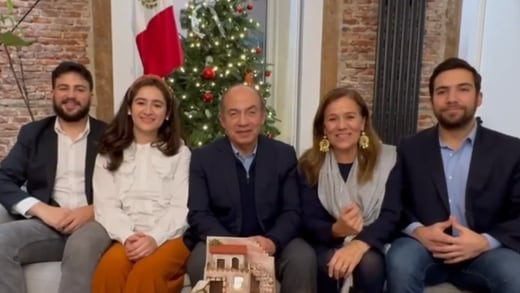 Felipe Calderón y Margarita Zavala mandan mensaje de Navidad junto a toda su familia