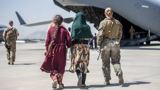 Familia afgana que fue deportada recibe condición de asilo político