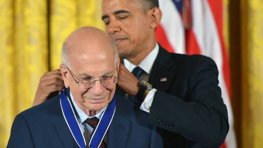 ¿Quién fue Daniel Kahneman, premio nobel de Economía que murió a los 90 años?
