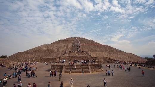 Teotihuacán estrena LUNA Autocine, una experiencia única sin salir del auto