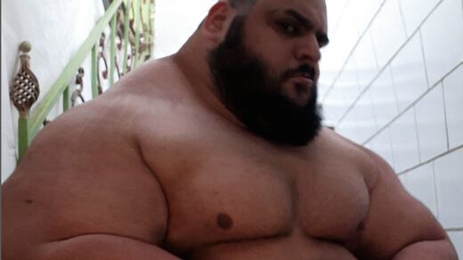 “Hulk” iraní es noqueado en su primer pelea de boxeo