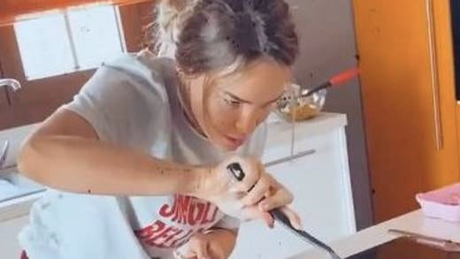 Belinda le prepara el desayuno a Christian Nodal (VIDEO)