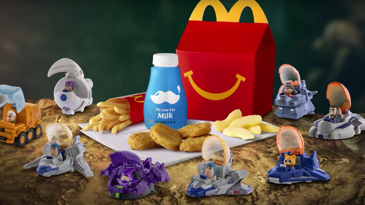Coche haga turismo Cambiarse de ropa Habrá juguetes de Buzz Lightyear en la cajita feliz de McDonald's? Esto es  lo que sabemos