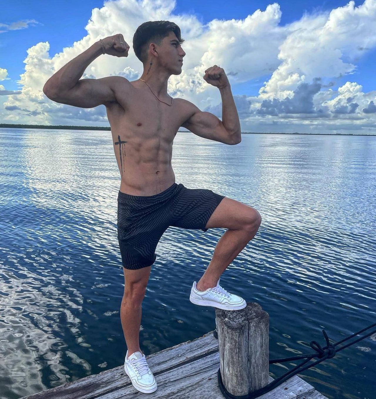¿Quién es Kevin Álvarez, el futbolista que rompe corazones y devolvió