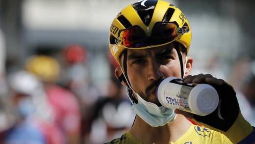 VIDEO: Alaphilippe pierde el liderato del Tour de Francia ¡por tomar agua!