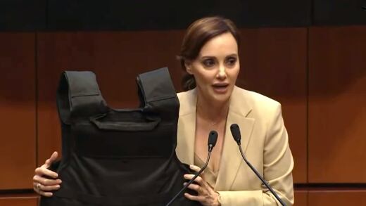 VIDEO: Le apagan el micrófono a Lilly Téllez durante sesión de la Cámara de Senadores