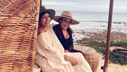 Stephanie Salas cumple 52 años y lo festeja con su mamá, Sylvia Pasquel, en la playa (FOTOS)