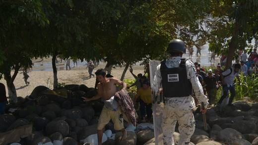 Guatemala frena a la caravana migrante para que no llegue a México