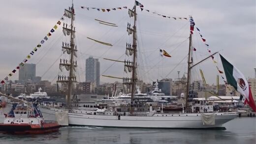 ‘El Cuauhtémoc’, el buque-escuela de México que recorre el mundo, zarpa de Barcelona