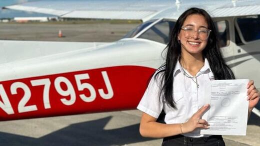 Stefany Belandria se convirtió en la piloto más joven de Latinoamérica; tiene 17 años