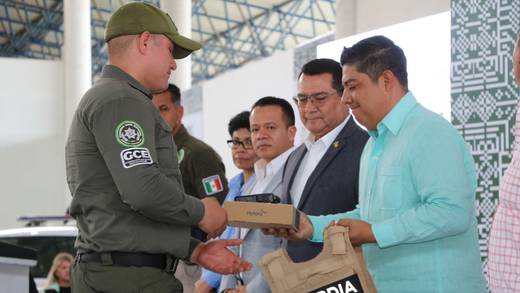 Ricardo Gallardo entregó equipamiento a la guardia civil de San Luis Potosí