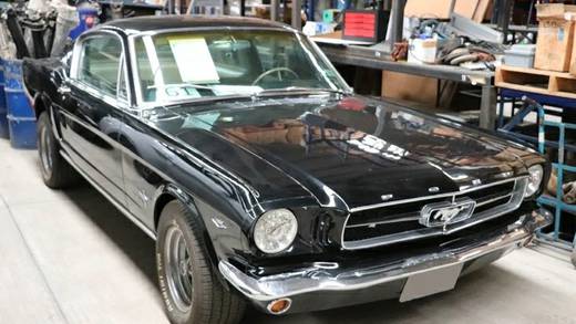 Subastan Mustang clásico modelo 1965 por 930 mil pesos