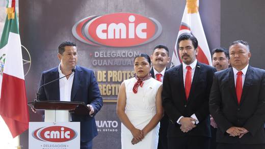 Diego Sinhue Rodríguez participó en la toma de protesta del nuevo consejo de CMIC