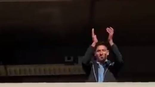 Edson Álvarez es ovacionado por fans del Ajax de Ámsterdam