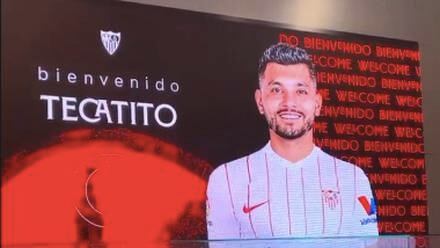 Tecatito Corona ya es jugador del Sevilla FC