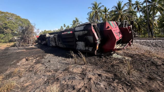 Tren se descarrila en Cuyutlán, Colima