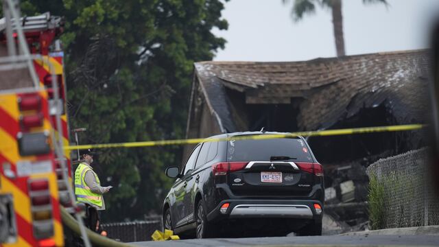 Avioneta se estrella en vecindario de San Diego, California