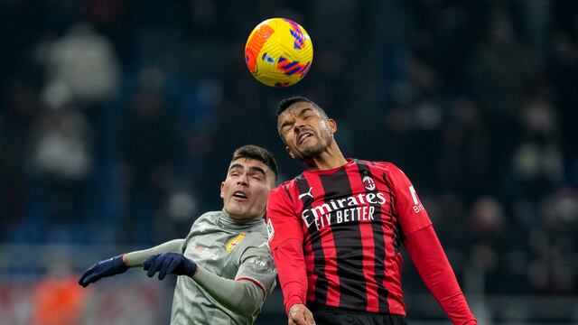 Johan Vásquez durante el duelo AC Milan vs Genoa