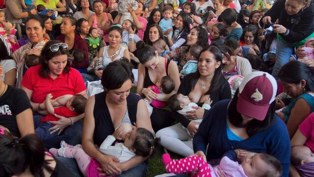 Madres pueden amamantar sin riesgo de contagiar a bebés de Zika.