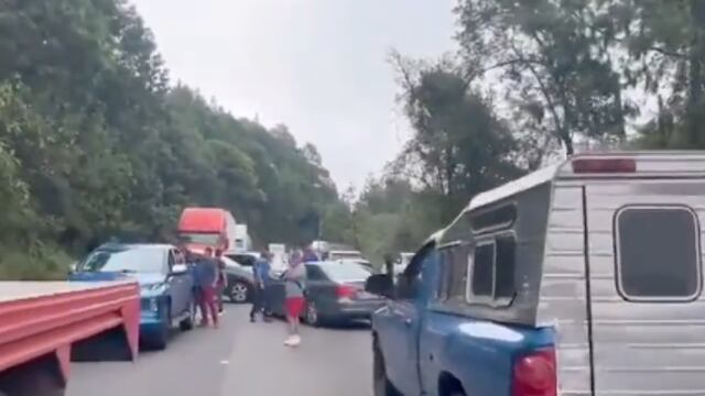 Vehículos en Cumbres de Maltrata por asaltos con rifles